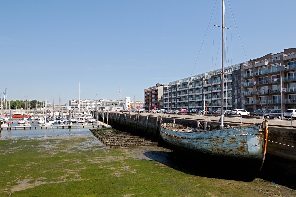 zeebrugge belgie hdr badplaats lissewege marine